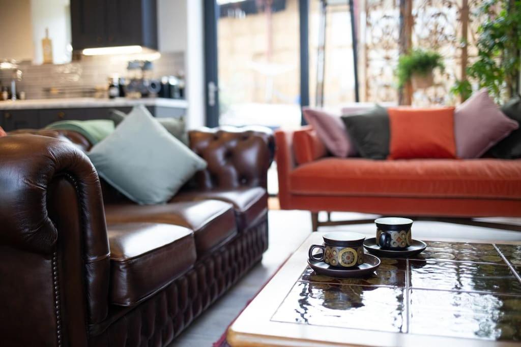 브리지노스 The Cart House - Beautiful Contemporary Barn - Hot Tub 아파트 외부 사진