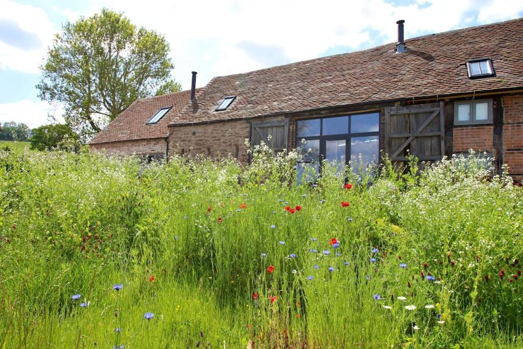 브리지노스 The Cart House - Beautiful Contemporary Barn - Hot Tub 아파트 외부 사진