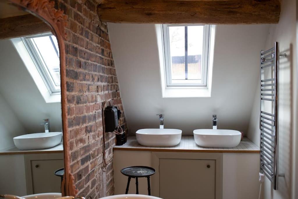 브리지노스 The Cart House - Beautiful Contemporary Barn - Hot Tub 아파트 외부 사진